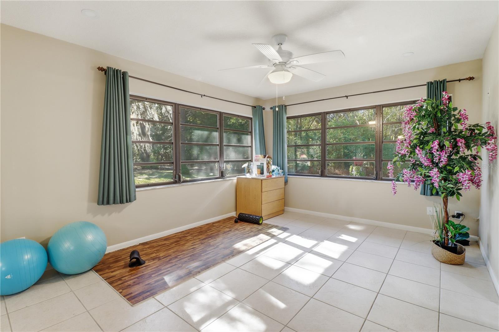 Image 25 of 43 For 59 Cypress Boulevard W