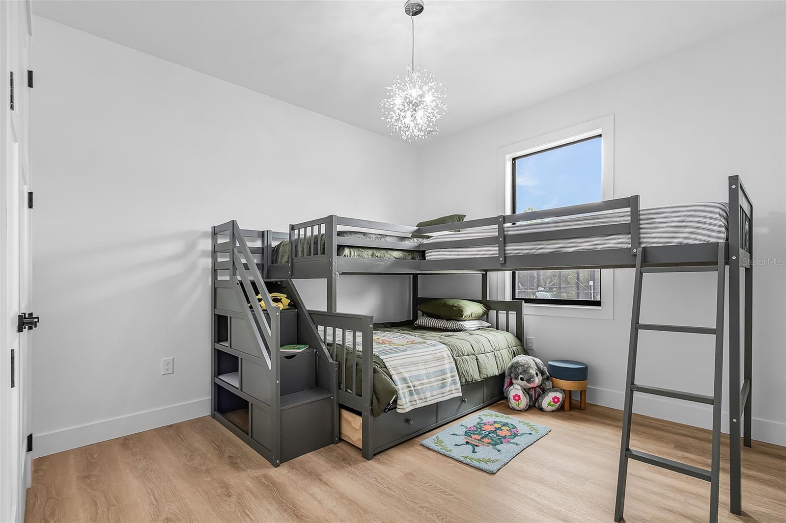 Image 18 of 33 For 260 Long Meadow Lane