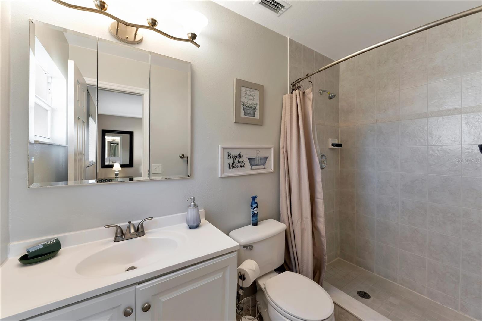 Image 15 of 21 For 2916 Woodcrest Drive Drive