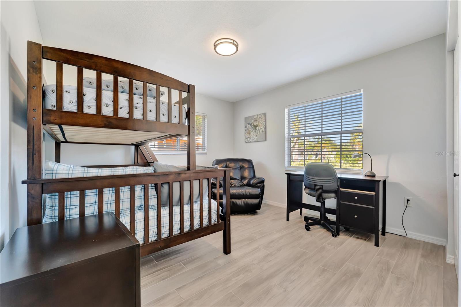 Image 16 of 21 For 2916 Woodcrest Drive Drive