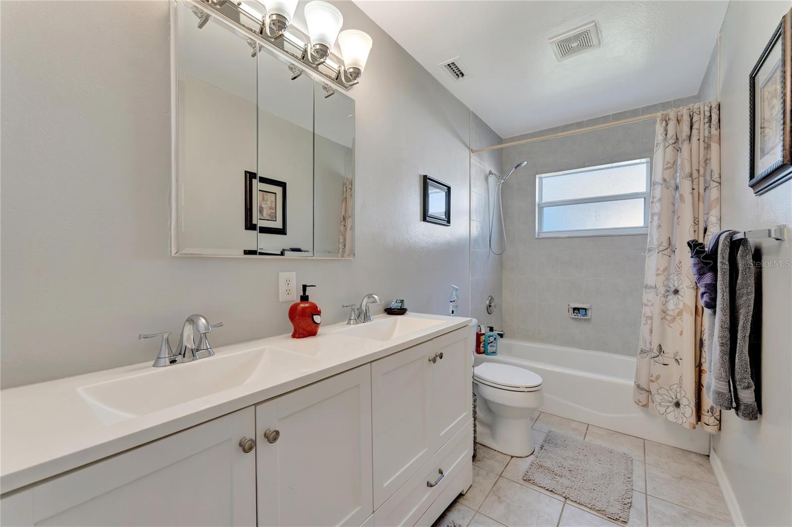 Image 18 of 21 For 2916 Woodcrest Drive Drive