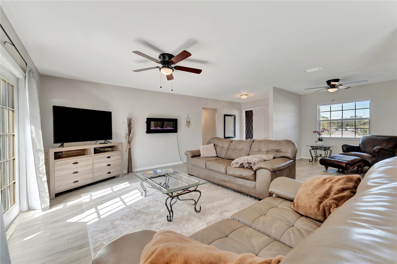 Image 4 of 21 For 2916 Woodcrest Drive Drive