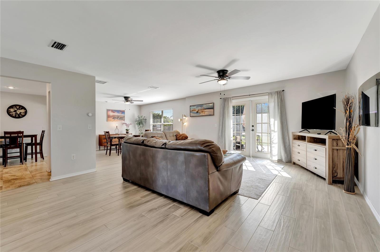 Image 6 of 21 For 2916 Woodcrest Drive Drive