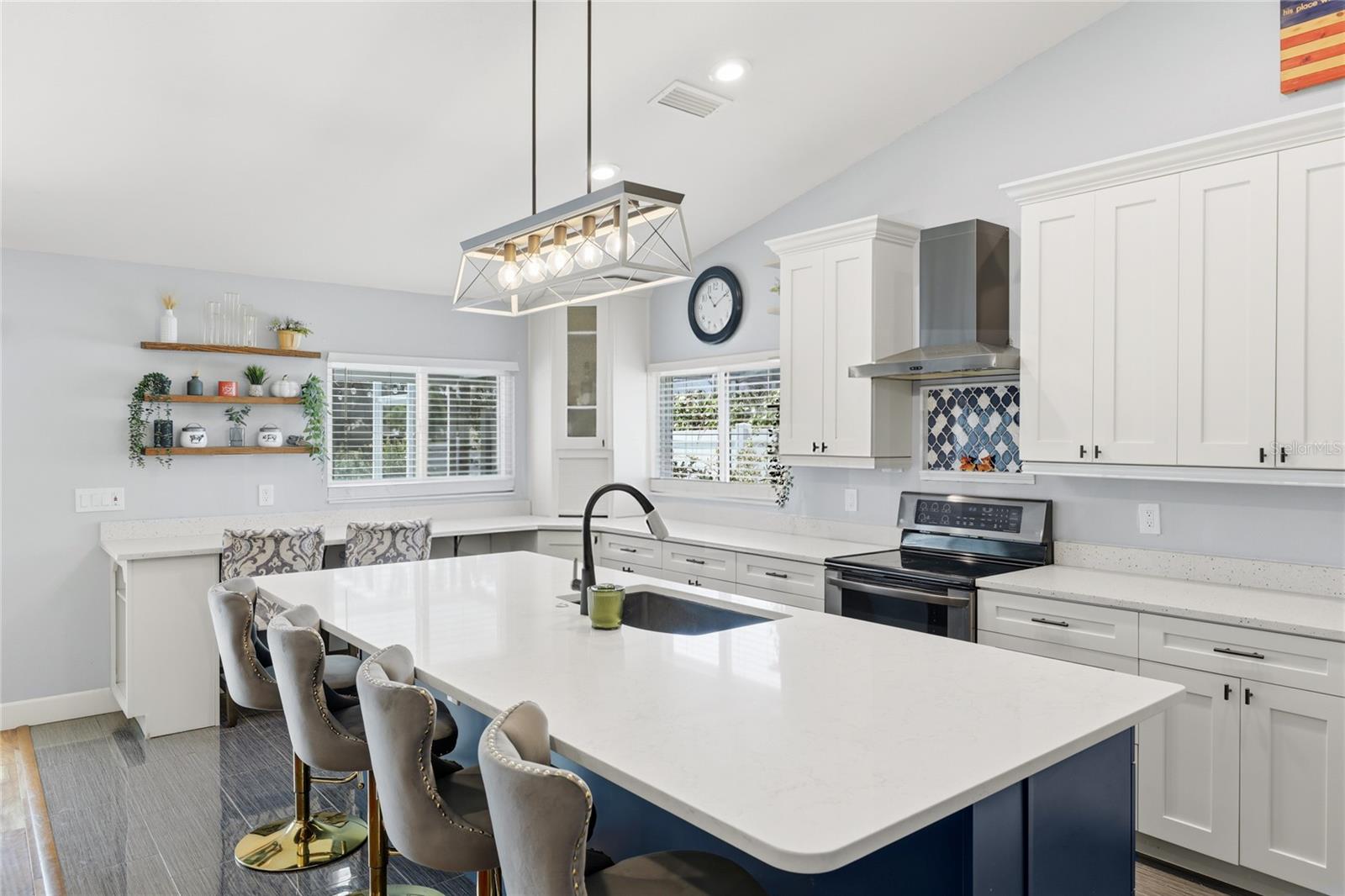 Listing photo id 10 for 10810 Sailbrooke Drive