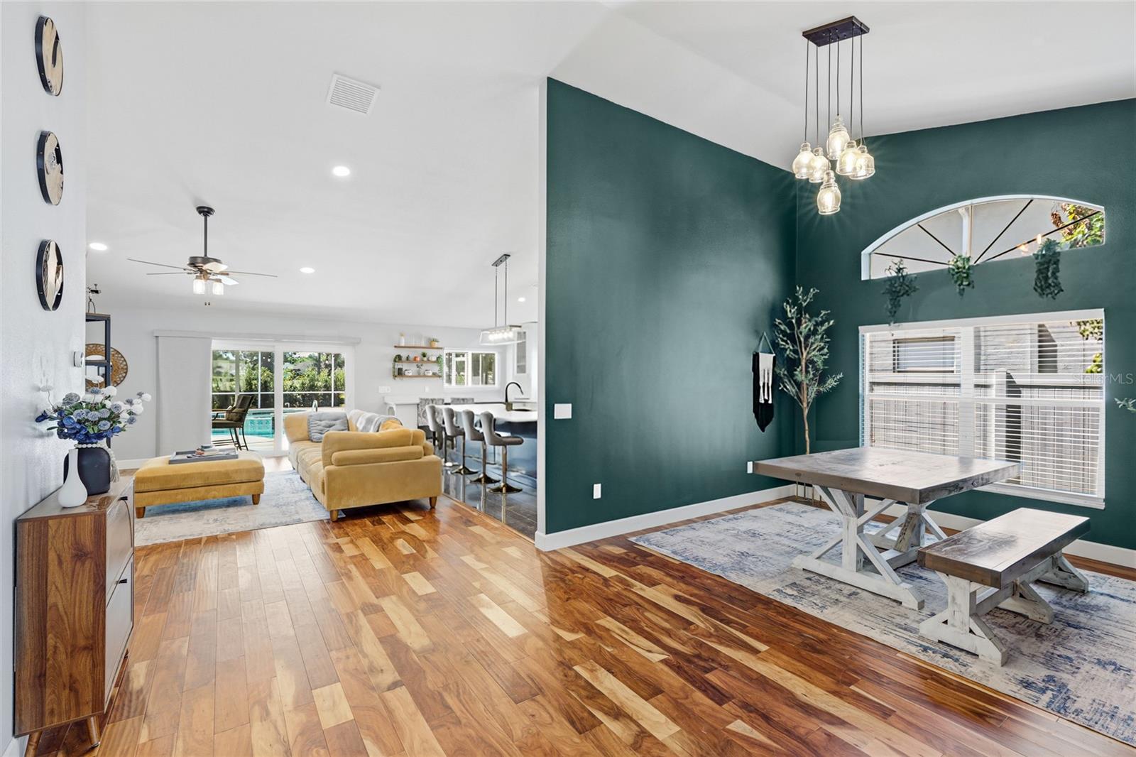 Listing photo id 16 for 10810 Sailbrooke Drive