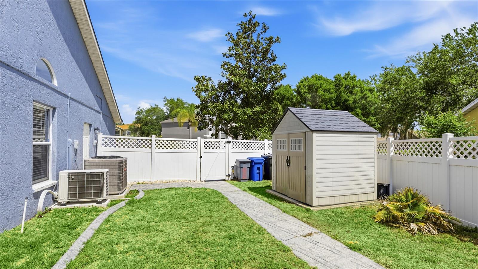 Listing photo id 32 for 10810 Sailbrooke Drive