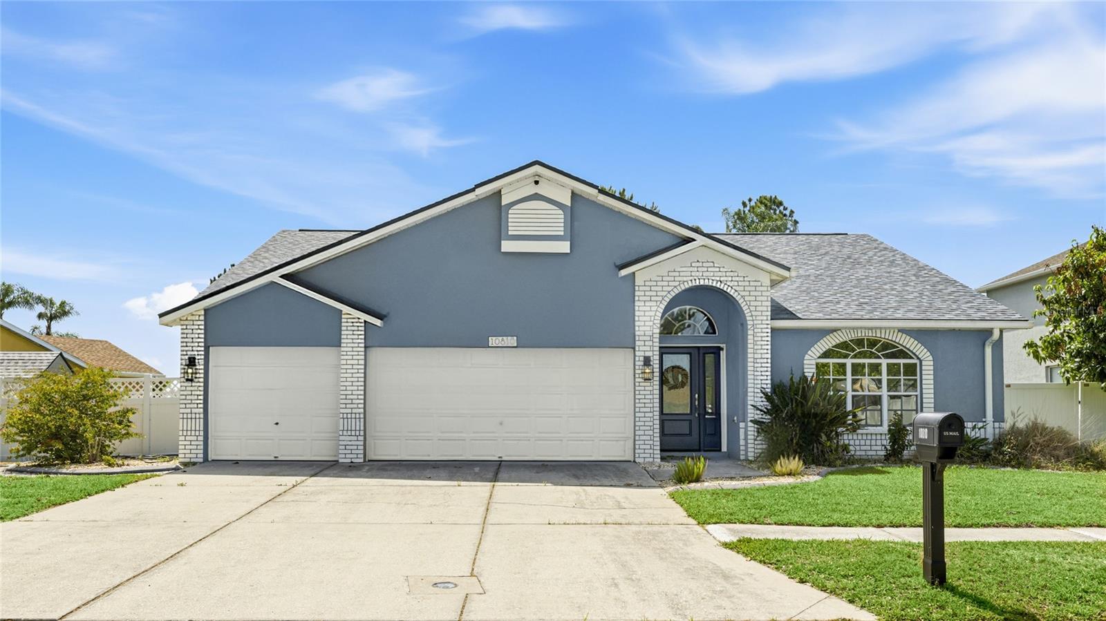 Listing photo id 2 for 10810 Sailbrooke Drive