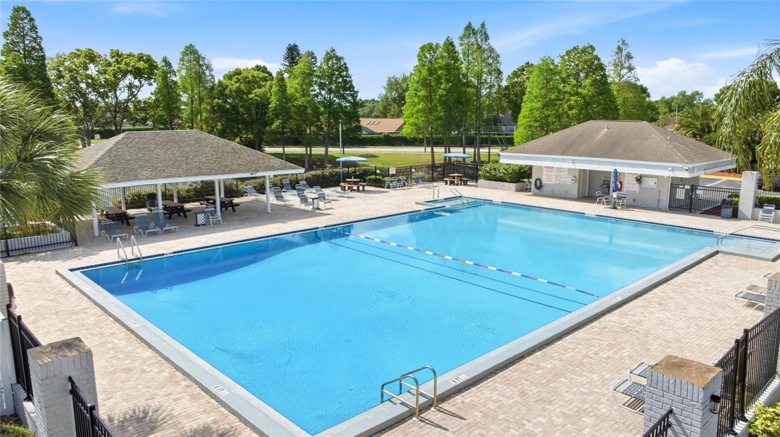 Listing photo id 40 for 10810 Sailbrooke Drive