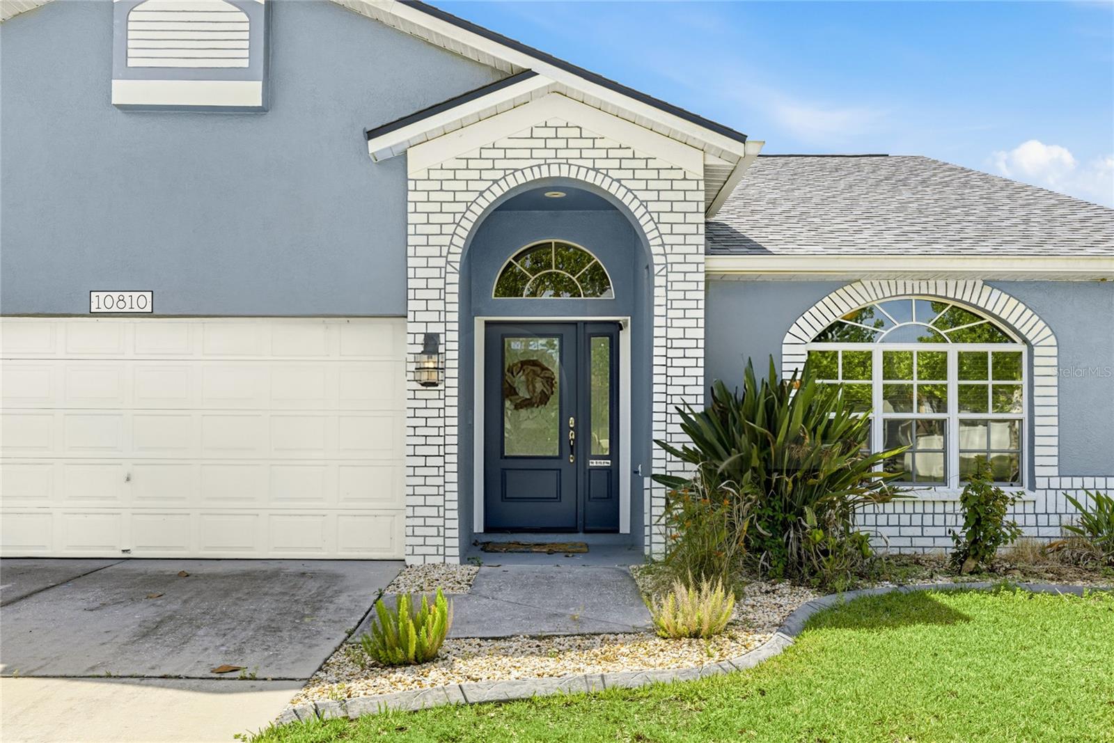 Listing photo id 3 for 10810 Sailbrooke Drive