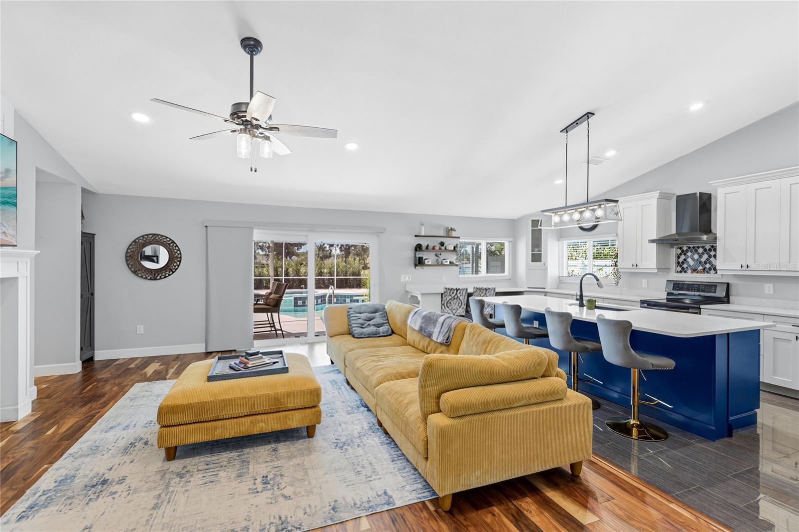 Listing photo id 4 for 10810 Sailbrooke Drive