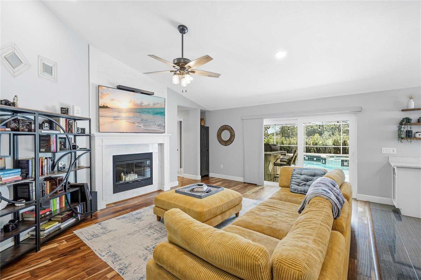 Listing photo id 5 for 10810 Sailbrooke Drive