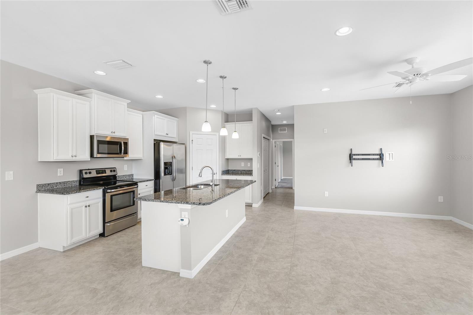 Image 11 of 35 For 4271 Expedition Way 103