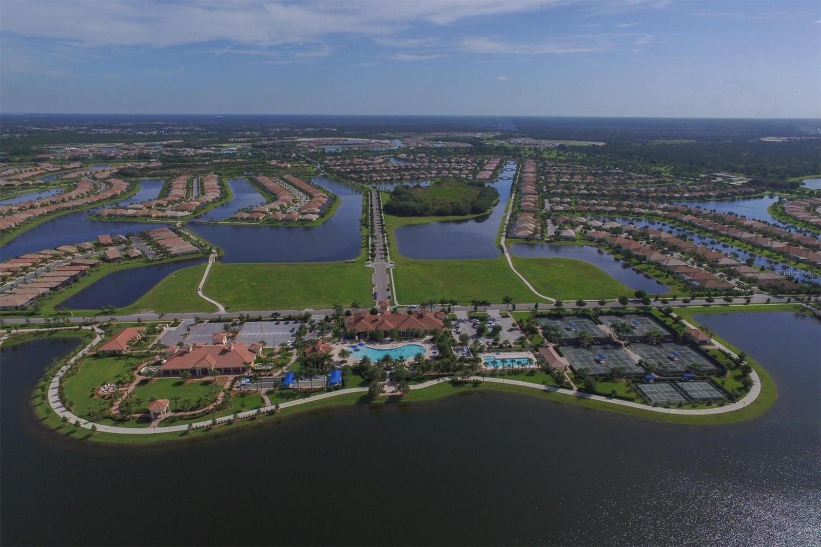 Image 43 of 74 For 19851 Quisto Street