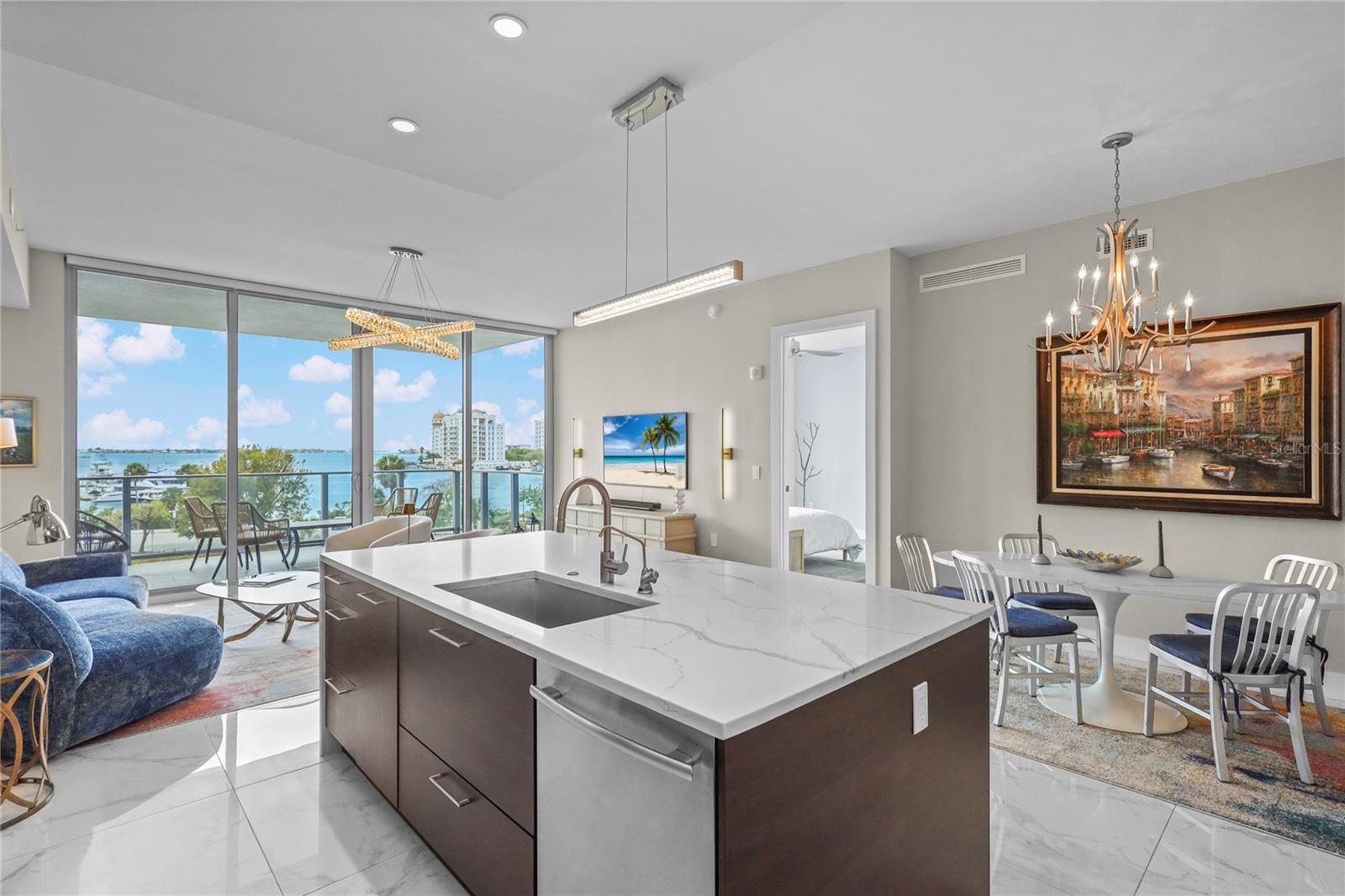 Image 16 of 48 For 1155 Gulfstream Avenue 306