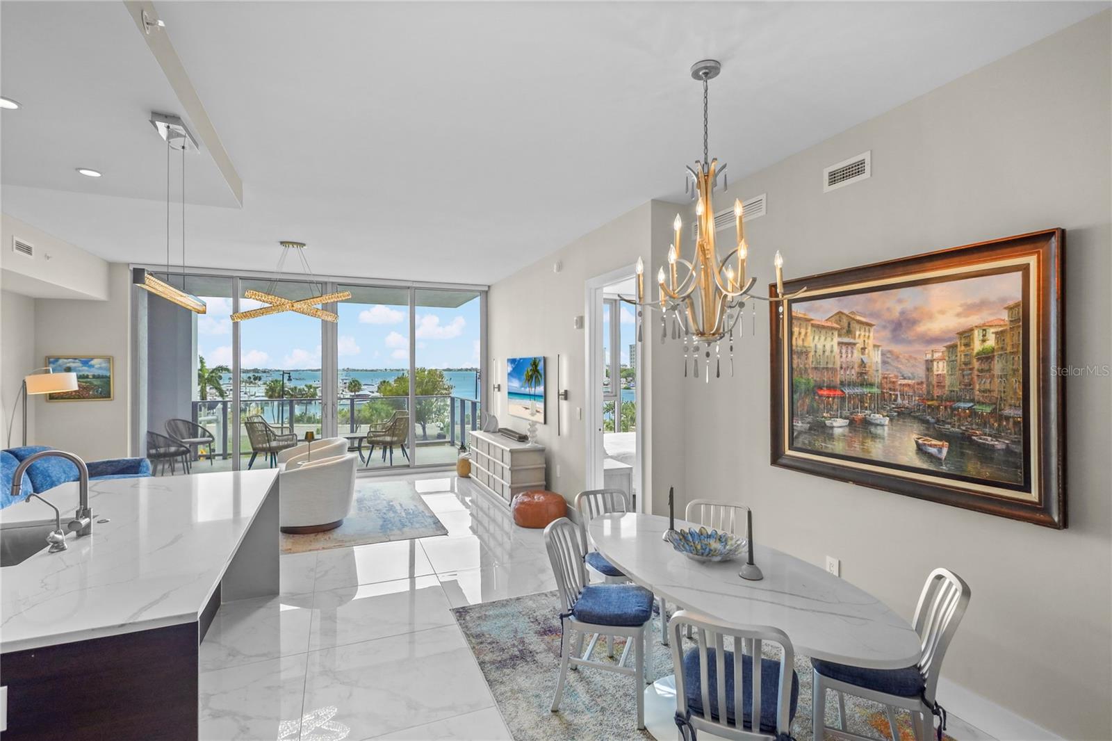 Image 18 of 48 For 1155 Gulfstream Avenue 306