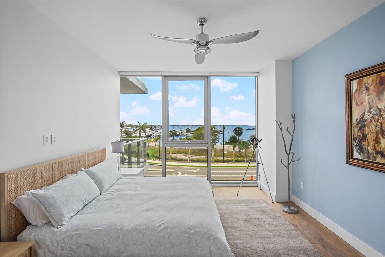 Image 22 of 48 For 1155 Gulfstream Avenue 306