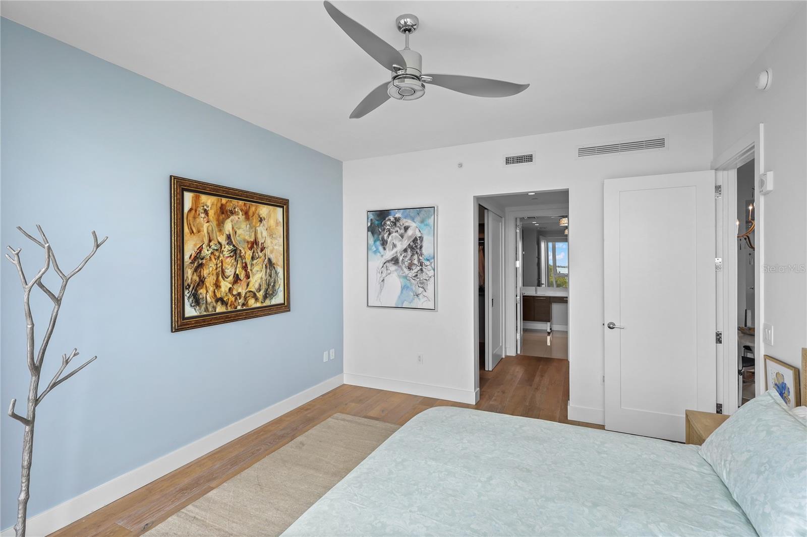 Image 23 of 48 For 1155 Gulfstream Avenue 306