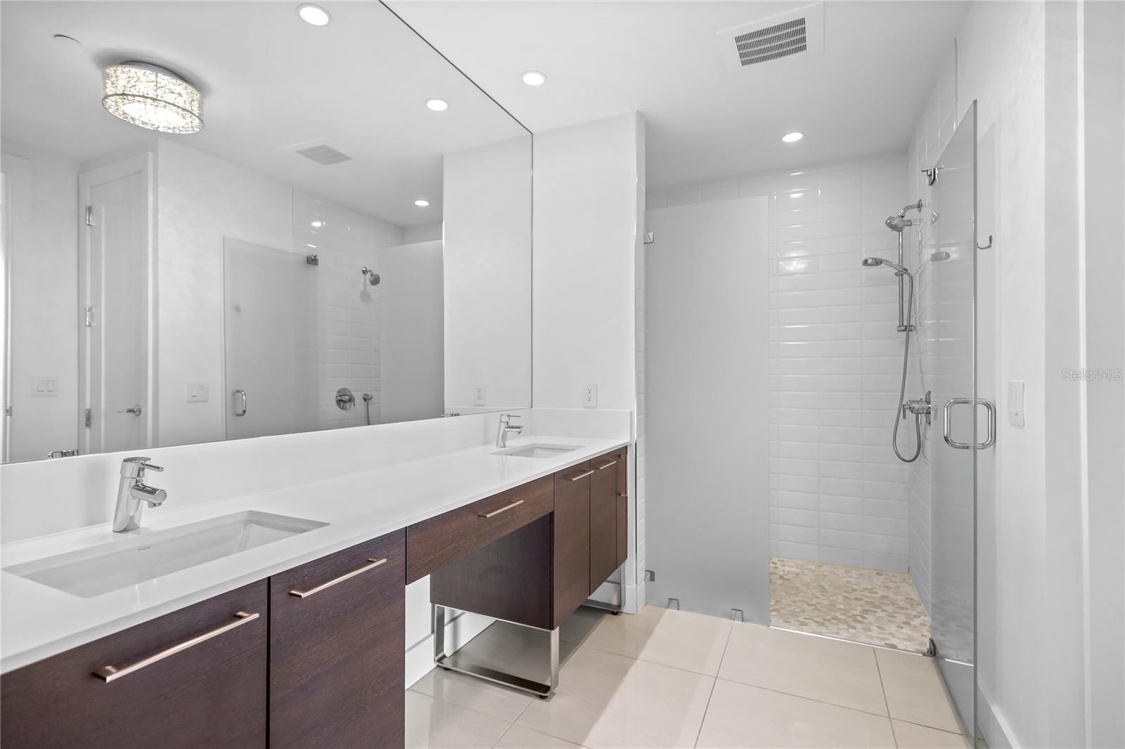 Image 26 of 48 For 1155 Gulfstream Avenue 306