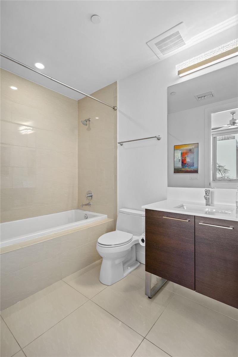Image 30 of 48 For 1155 Gulfstream Avenue 306