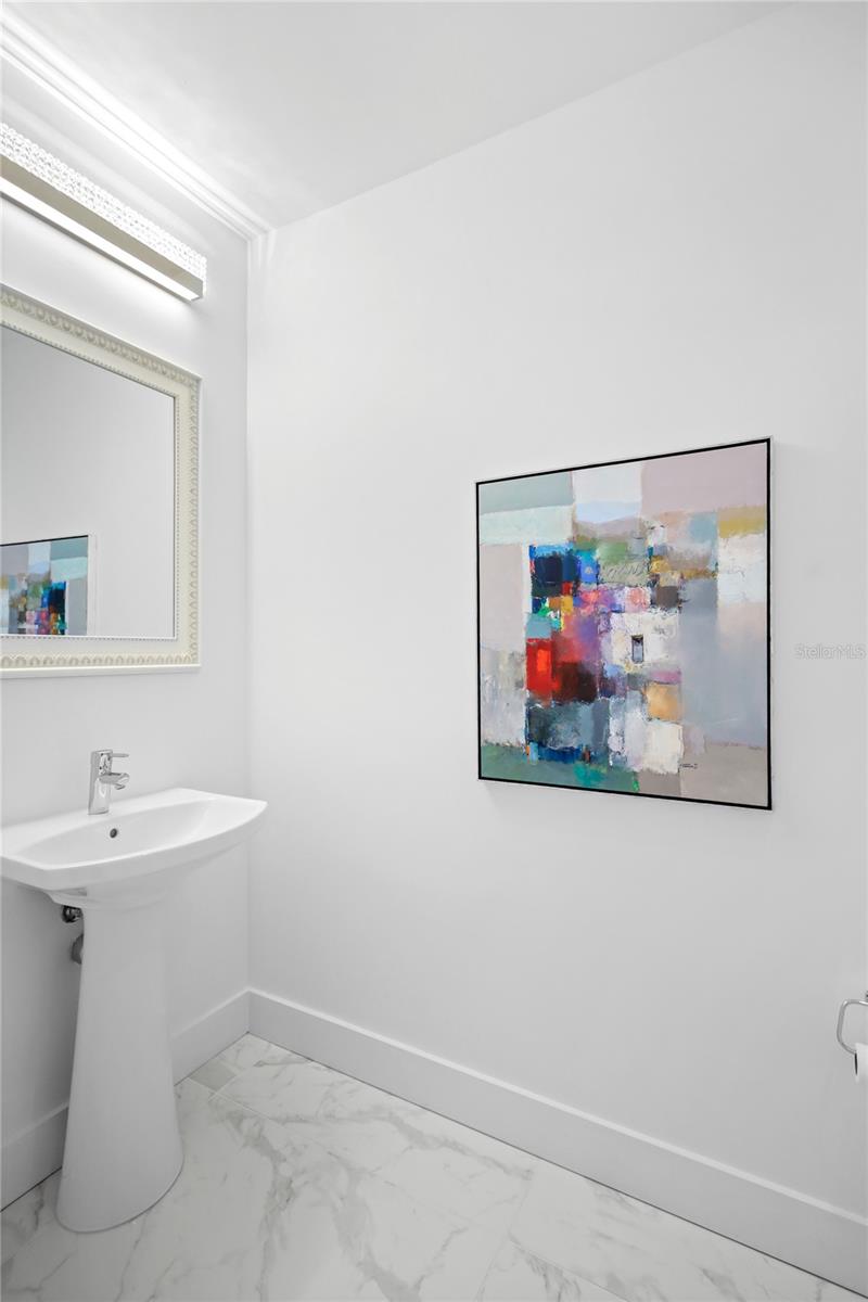 Image 33 of 48 For 1155 Gulfstream Avenue 306