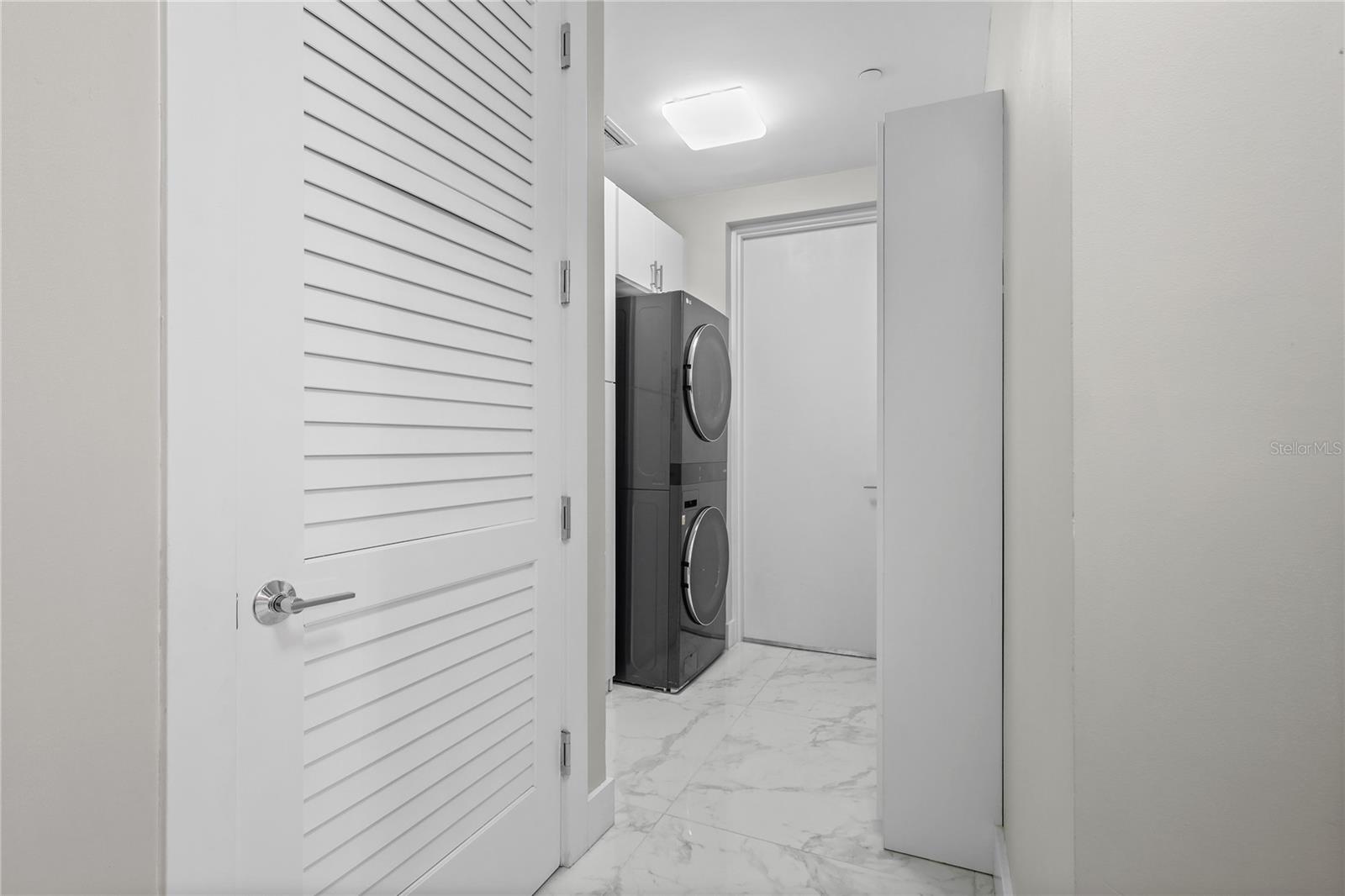 Image 34 of 48 For 1155 Gulfstream Avenue 306