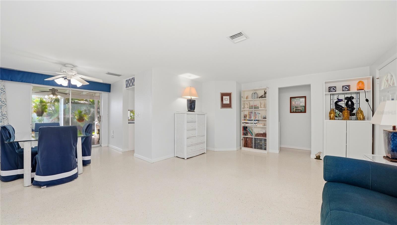 Image 3 of 31 For 520 Glen Oak Road