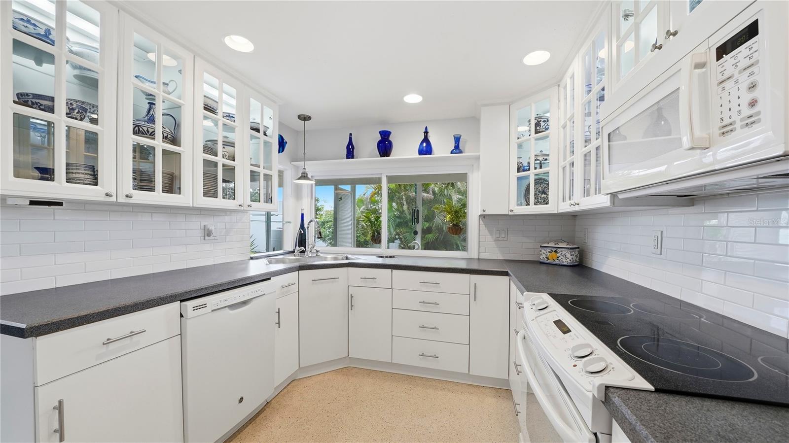 Image 5 of 31 For 520 Glen Oak Road