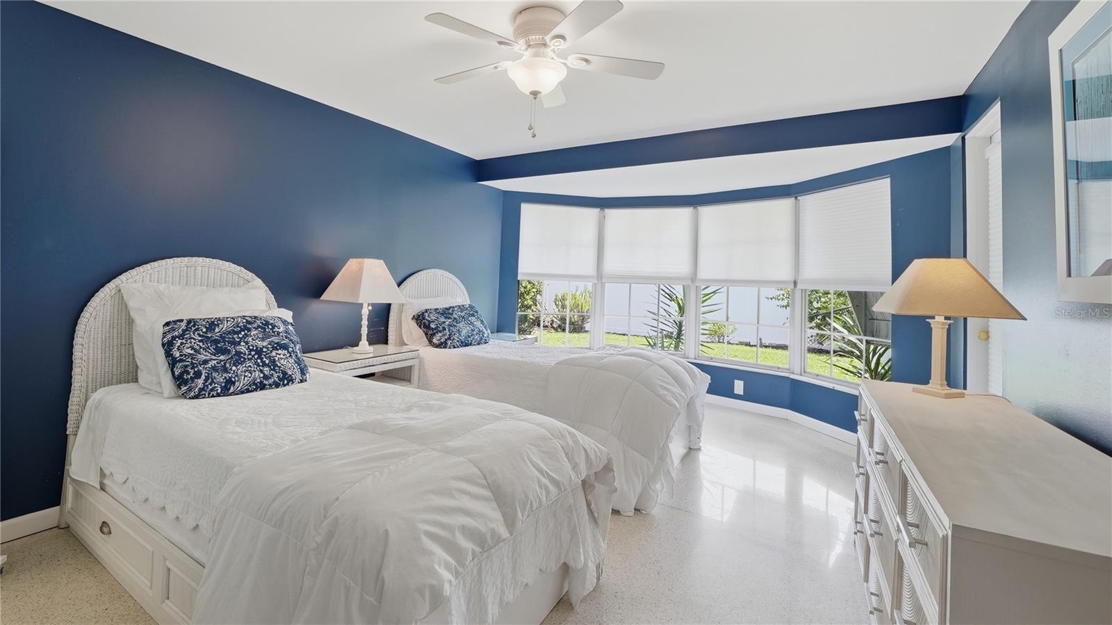 Image 6 of 31 For 520 Glen Oak Road