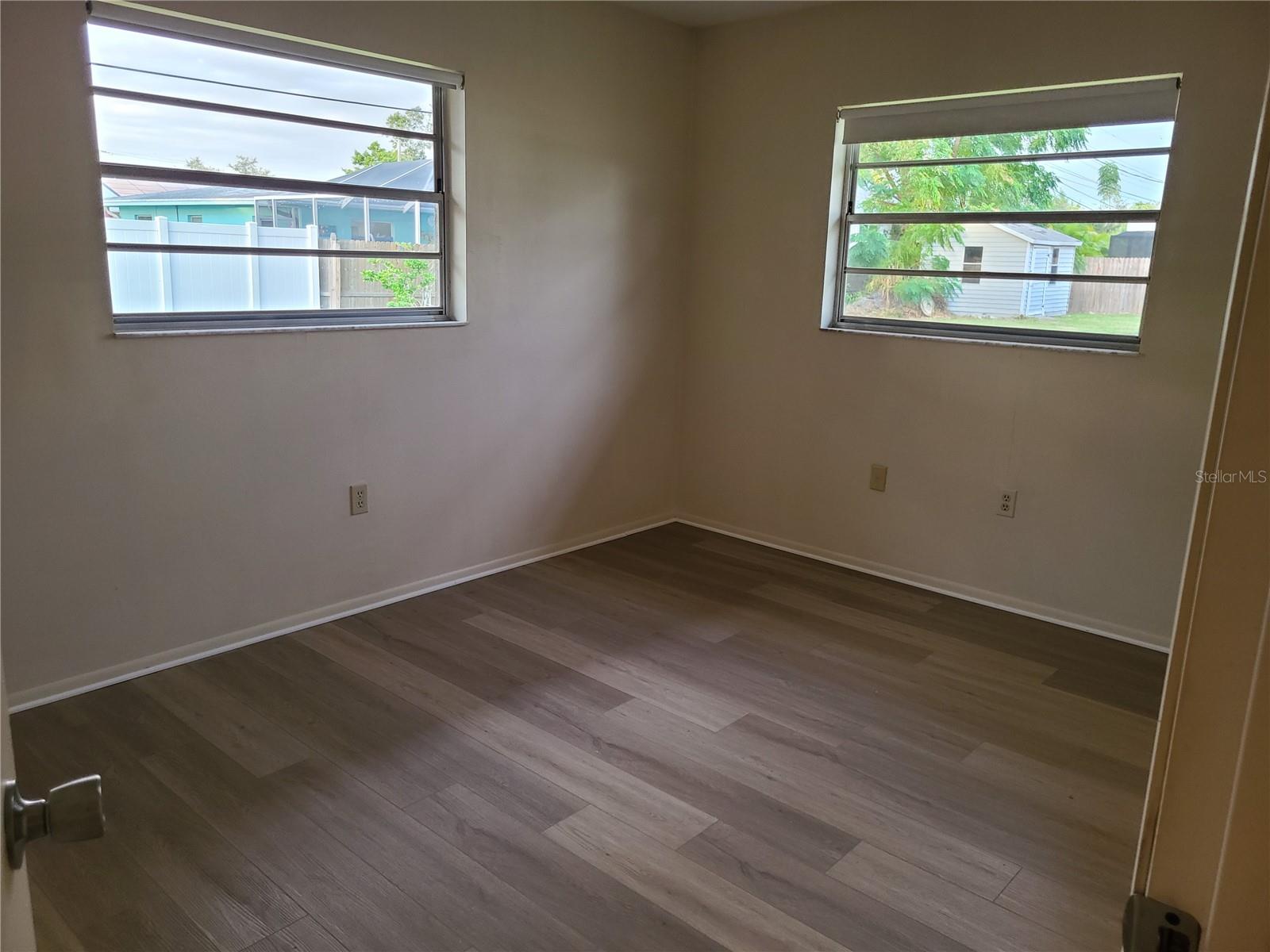 Image 14 of 21 For 575 Constance Road