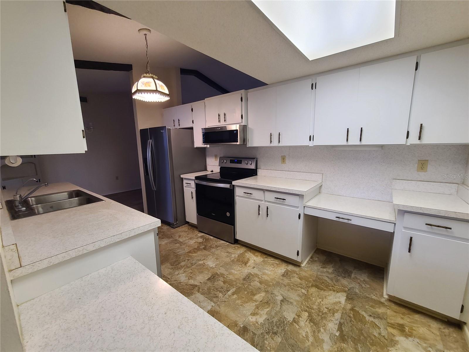 Image 5 of 21 For 575 Constance Road