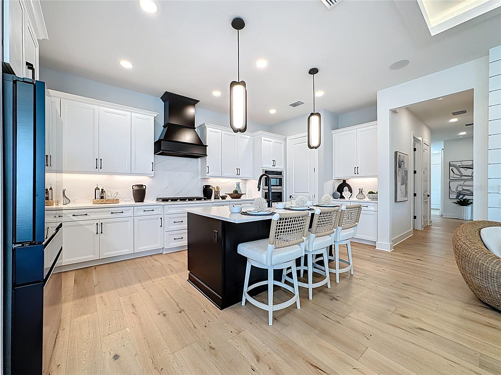 Listing photo id 13 for 6105 White Mangrove Lane