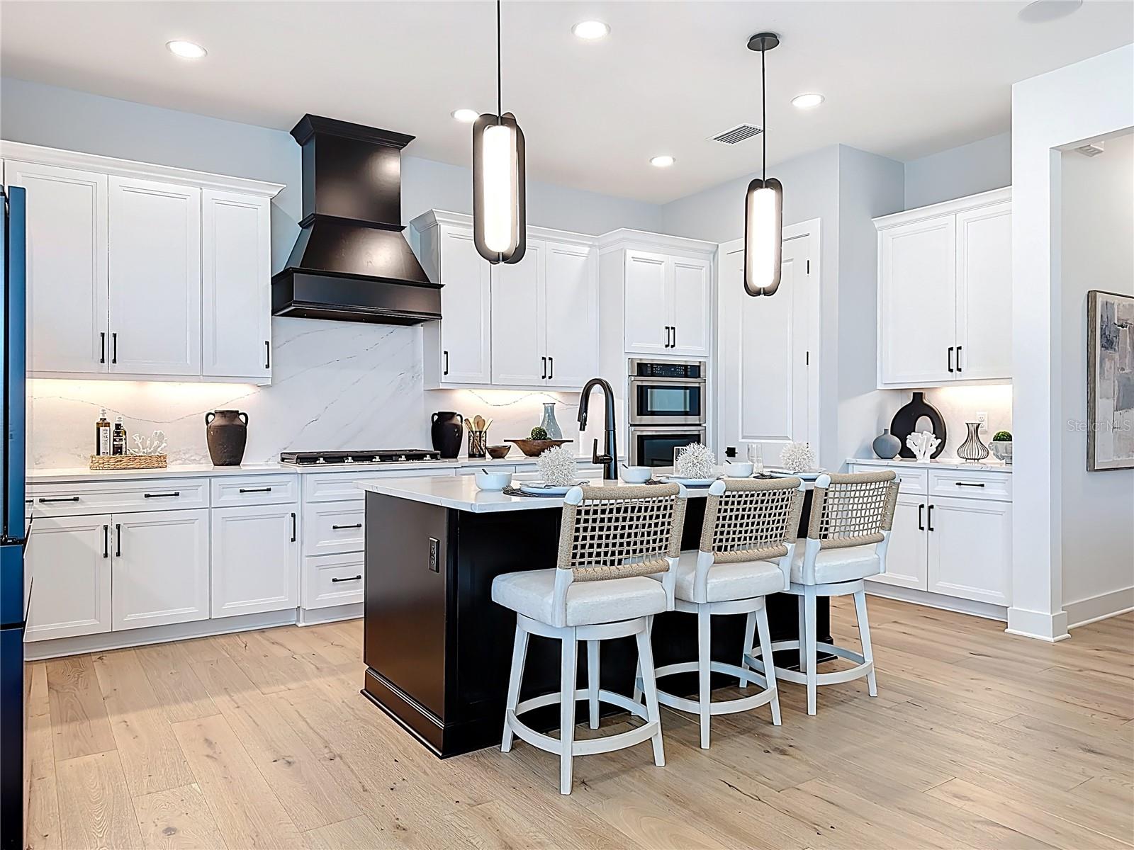 Listing photo id 14 for 6105 White Mangrove Lane