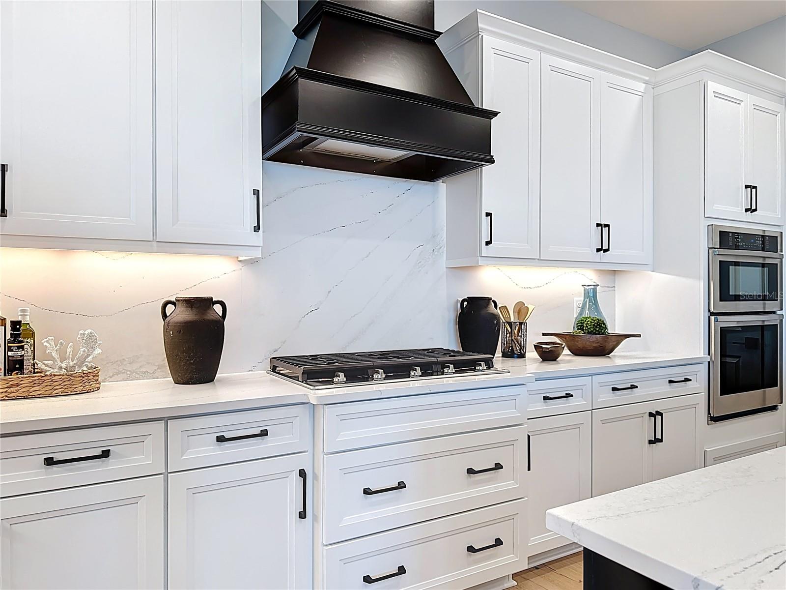 Listing photo id 17 for 6105 White Mangrove Lane