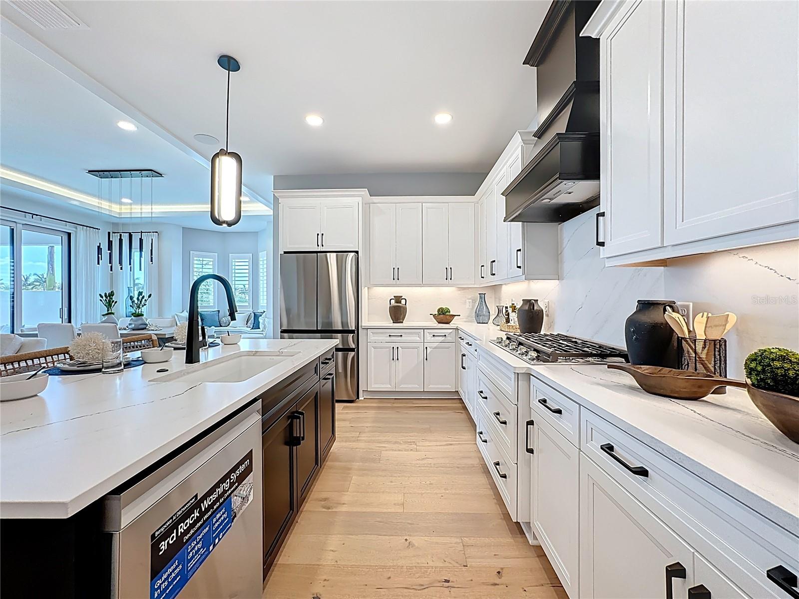 Listing photo id 21 for 6105 White Mangrove Lane