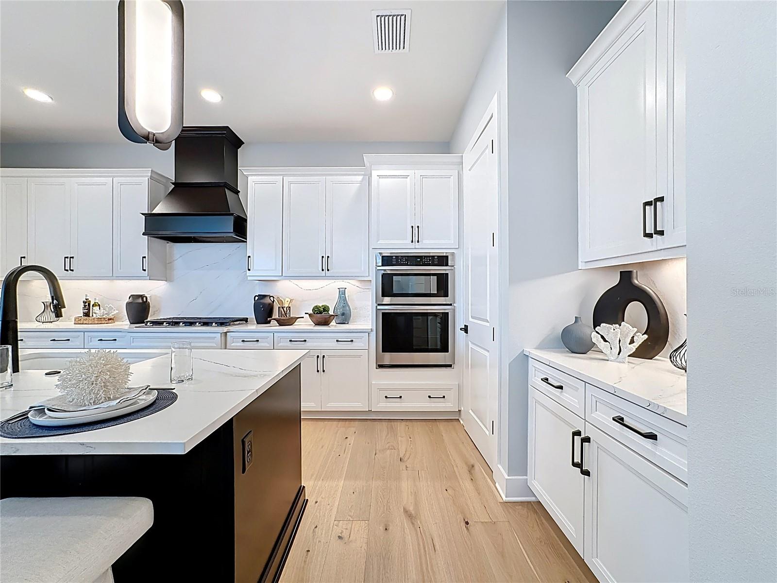 Listing photo id 23 for 6105 White Mangrove Lane