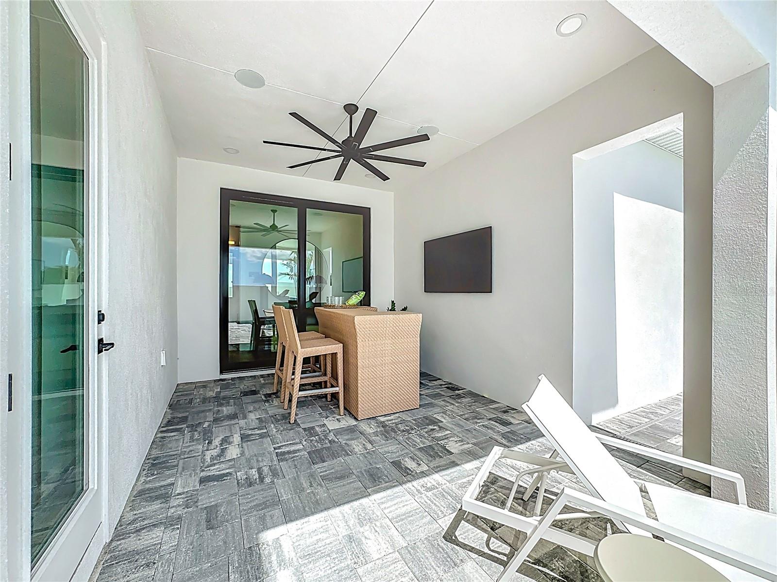 Listing photo id 65 for 6105 White Mangrove Lane