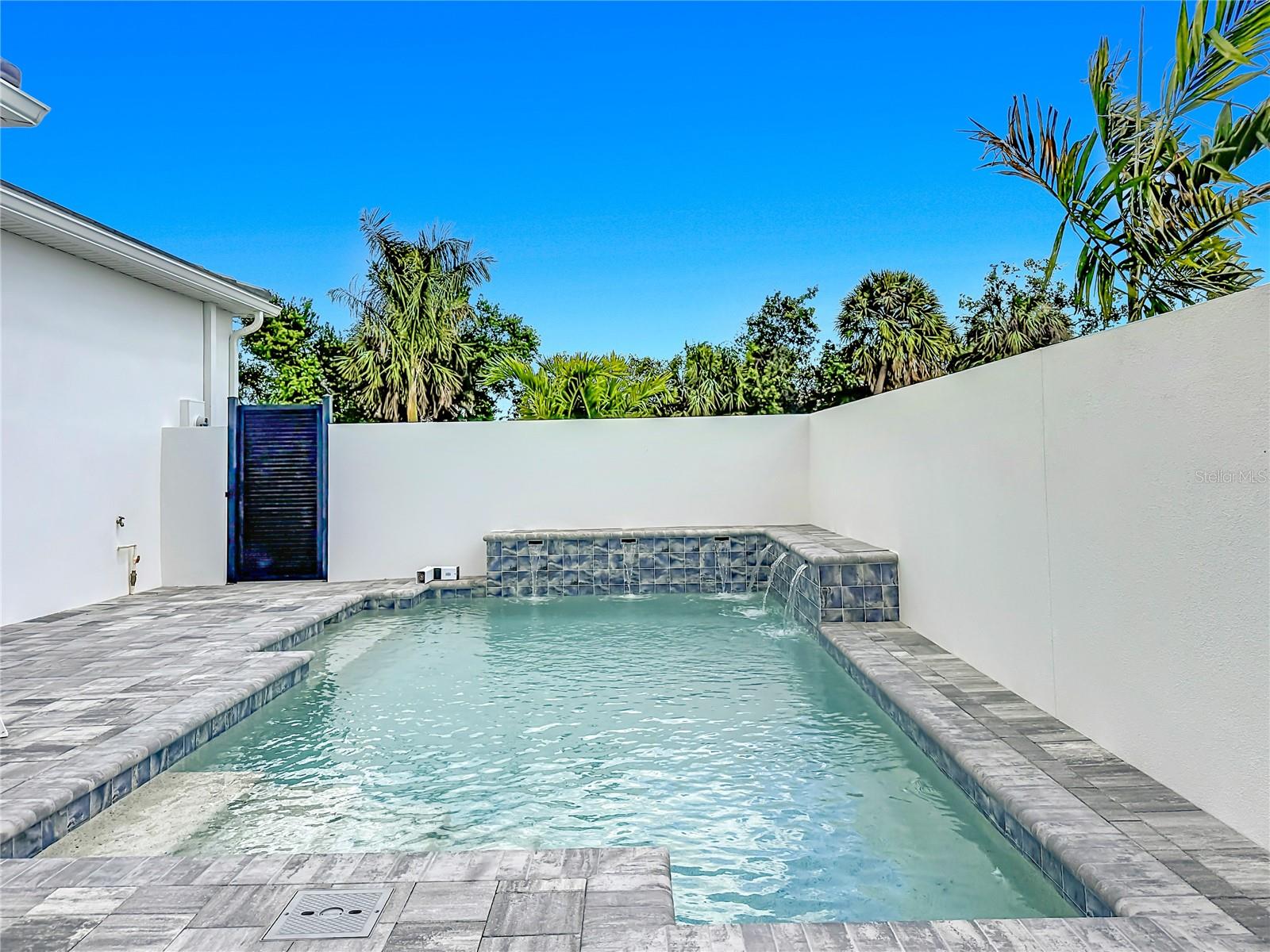 Listing photo id 68 for 6105 White Mangrove Lane