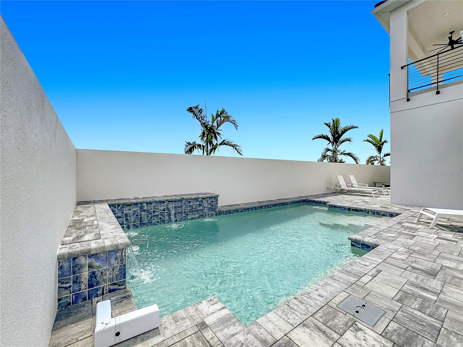 Listing photo id 70 for 6105 White Mangrove Lane