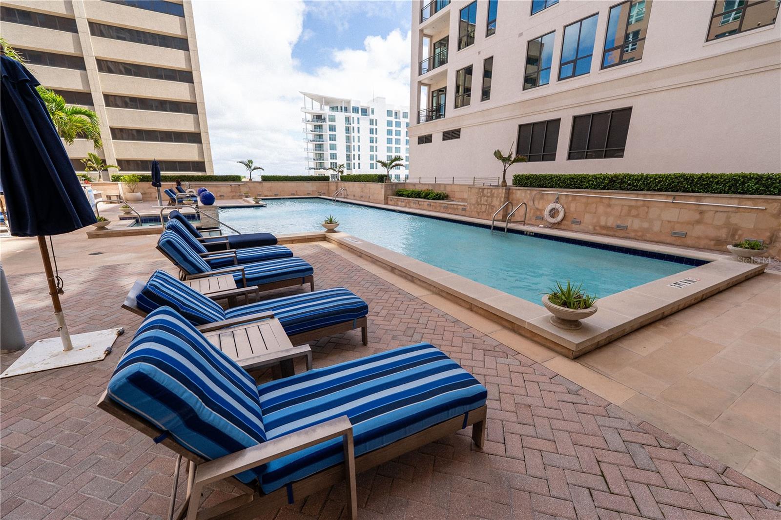 Image 2 of 30 For 1350 Main Street 200