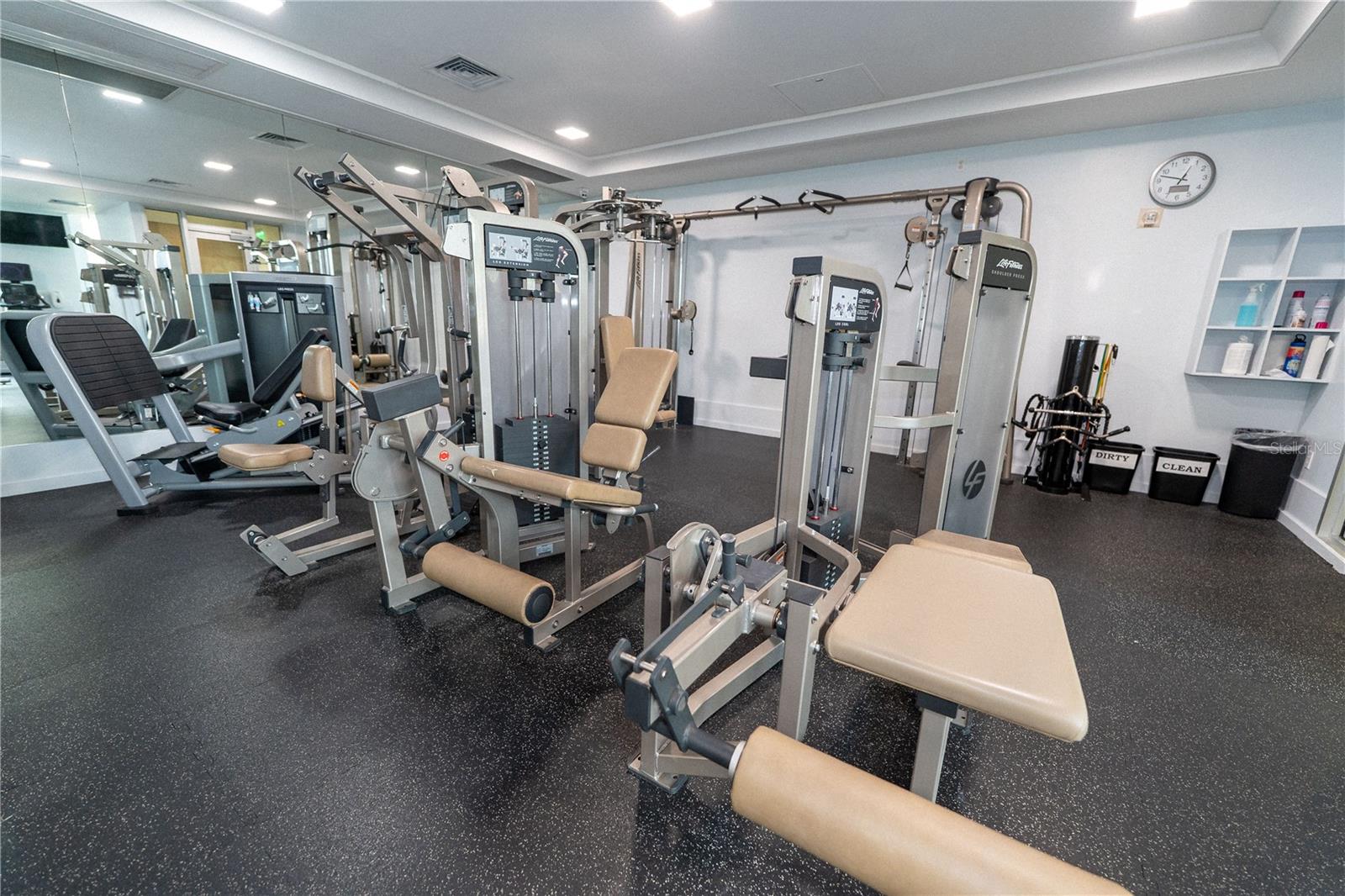 Image 3 of 30 For 1350 Main Street 200