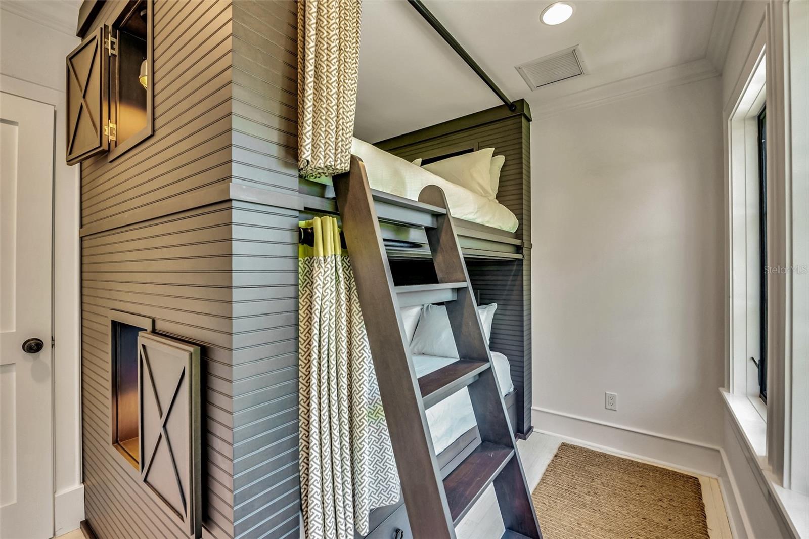 Image 42 of 61 For 103 Park Avenue