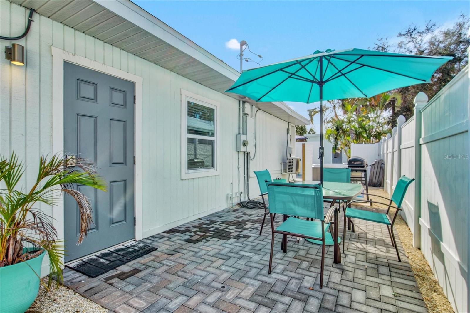 Image 13 of 52 For 2084 Grove Street B