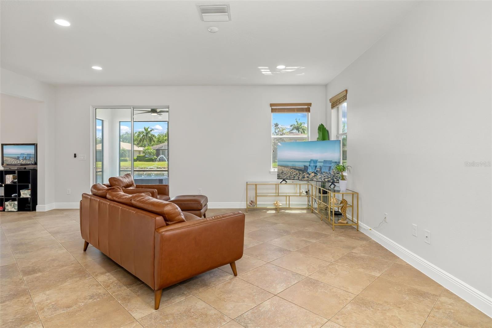 Image 7 of 71 For 5347 Mang Place