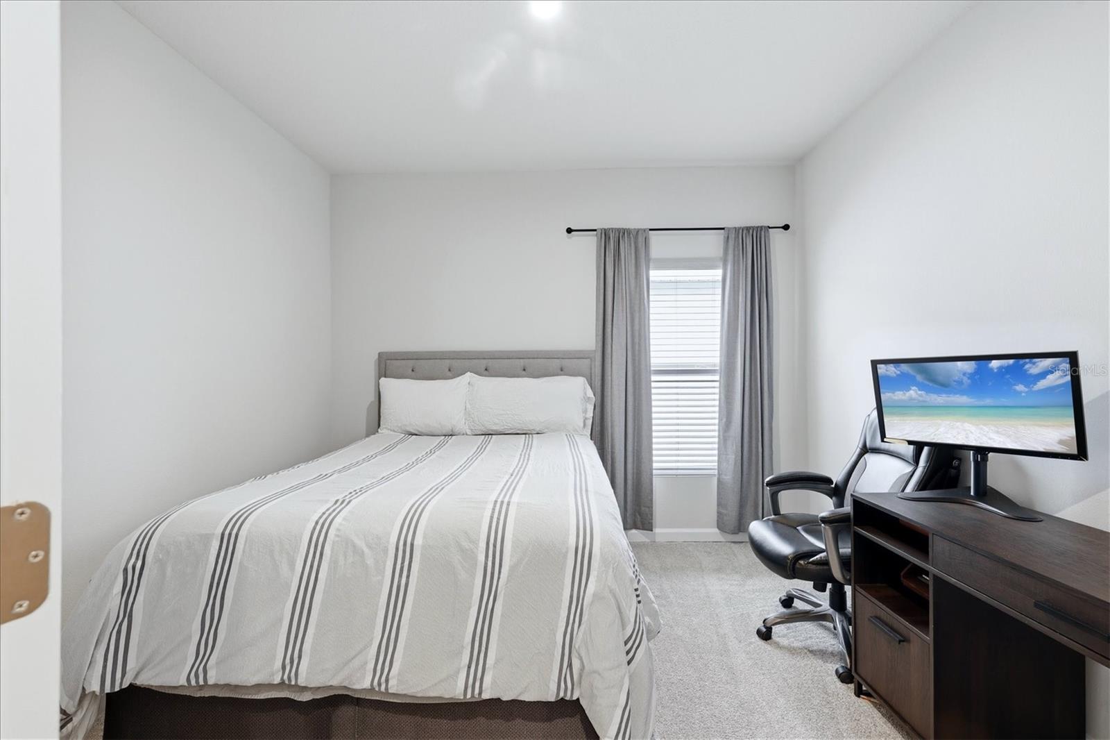 Image 22 of 34 For 806 170th Court E