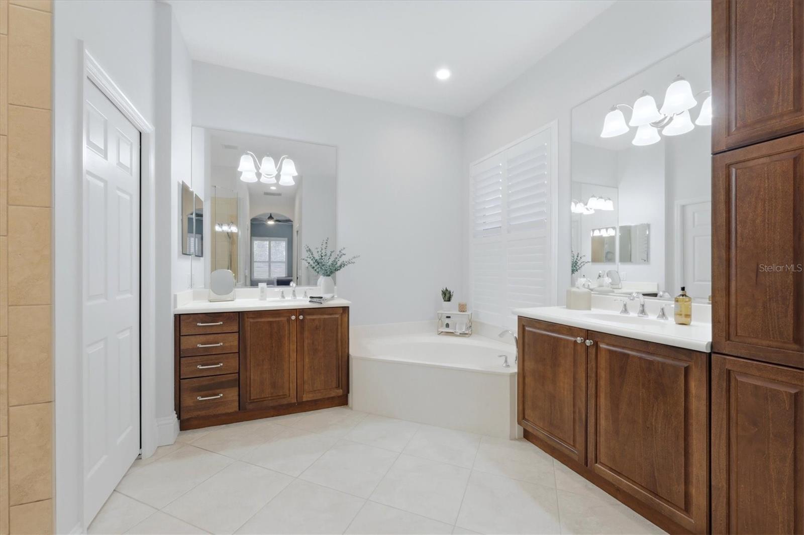 Image 27 of 53 For 12323 Thornhill Court