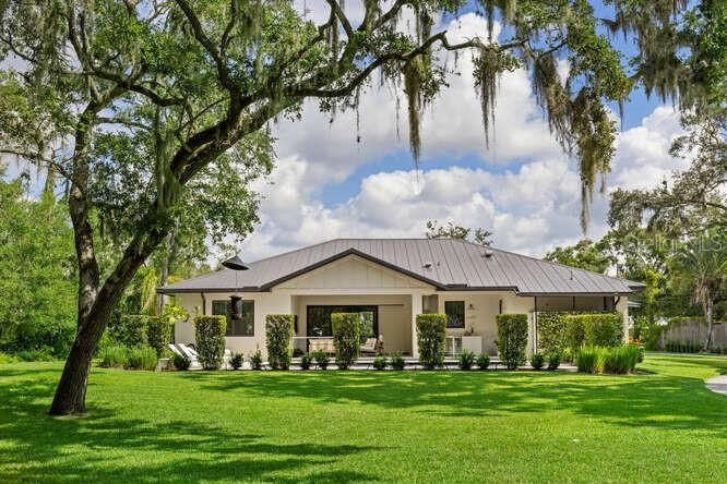 Listing photo id 33 for 4650 10th Street