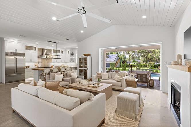 Listing photo id 2 for 4650 10th Street