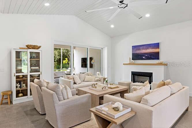 Listing photo id 4 for 4650 10th Street