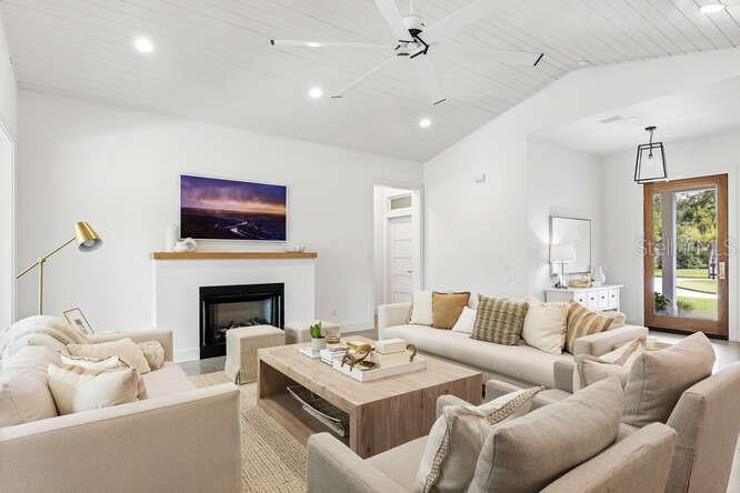 Listing photo id 5 for 4650 10th Street