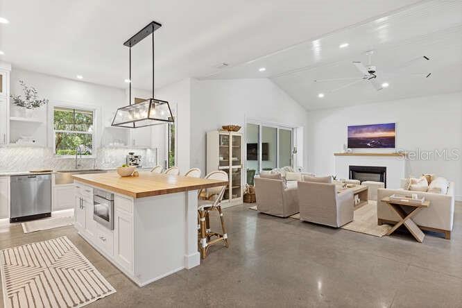 Listing photo id 7 for 4650 10th Street